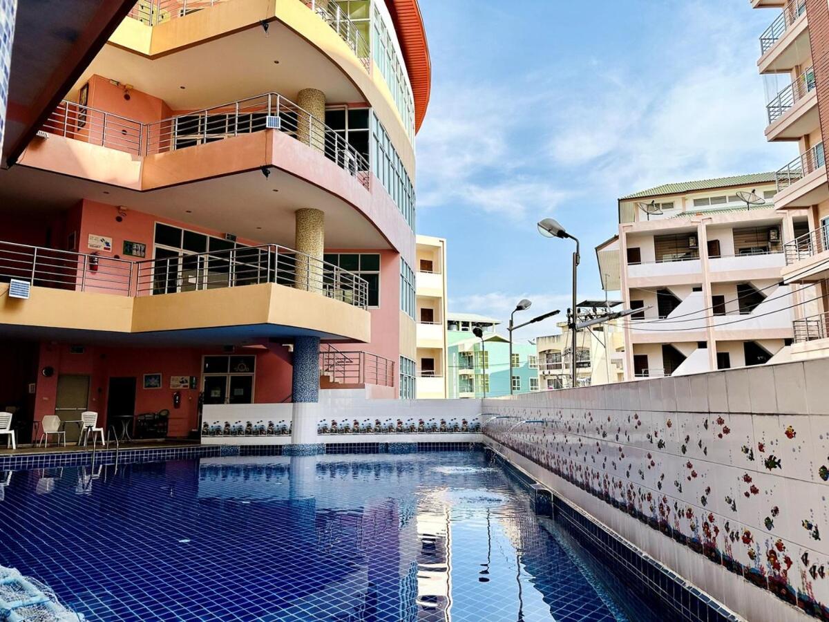 Aparthotel Wisdom Burg Bangsaen, Pool, Gym Ban Rong Khoei Esterno foto